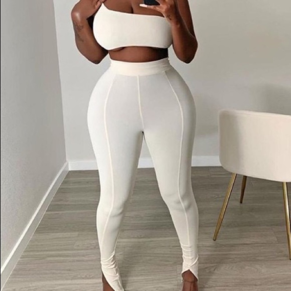 2 Piece. 1 Black. 1 White